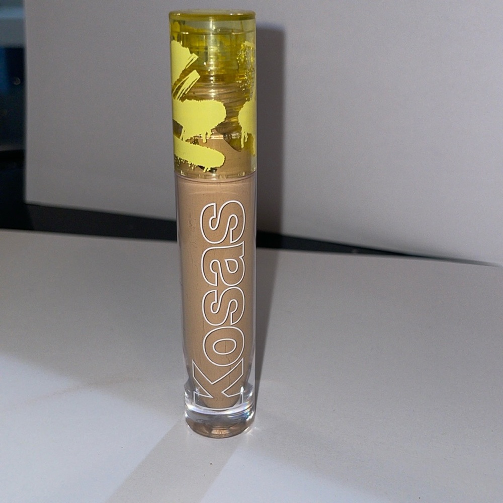 Kosas Revealer Super Creamy + Brightening Concealer in tone 060